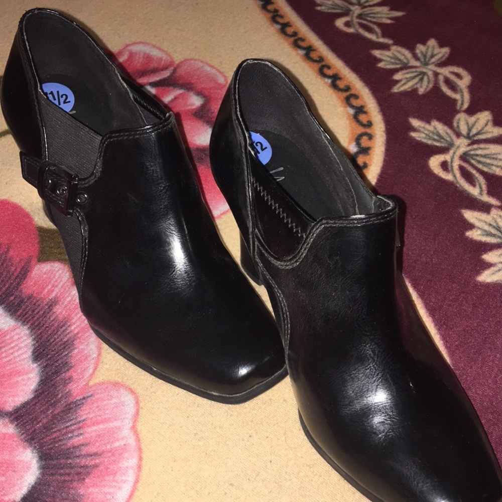 Nickels black ankle boots